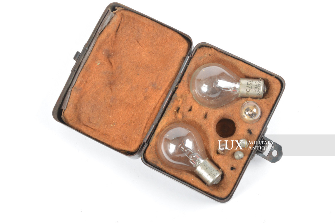 German vehicle light bulb storage case and bulbs, « Bosch » - photo 14