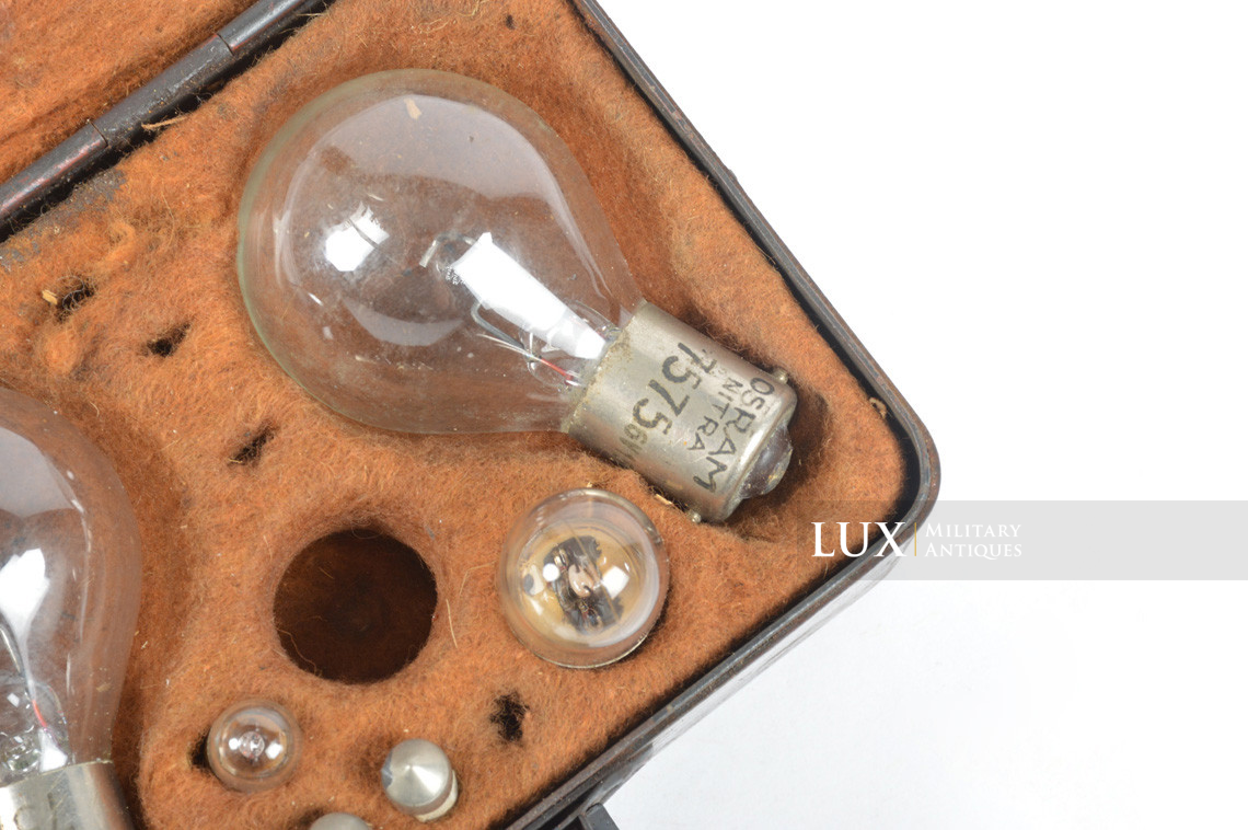 German vehicle light bulb storage case and bulbs, « Bosch » - photo 15