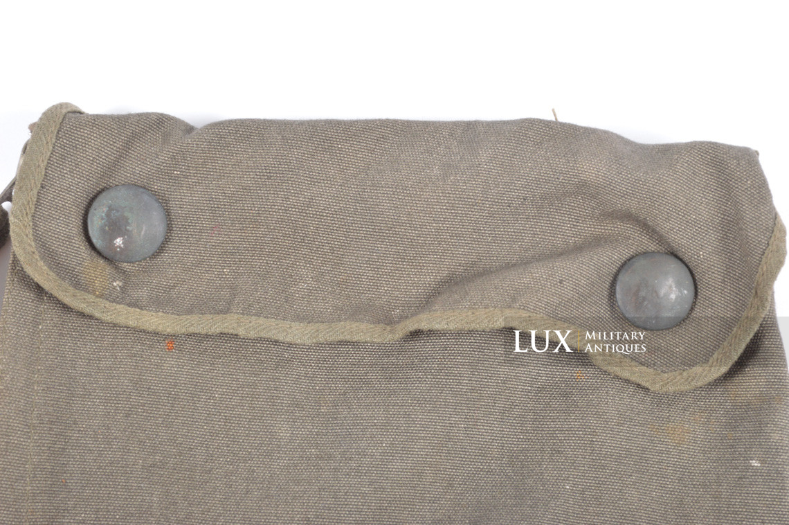 Late-war German paratrooper gas mask carrying bag, « ebd / woodwork find » - photo 7