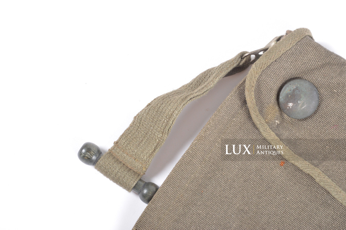 Late-war German paratrooper gas mask carrying bag, « ebd / woodwork find » - photo 9