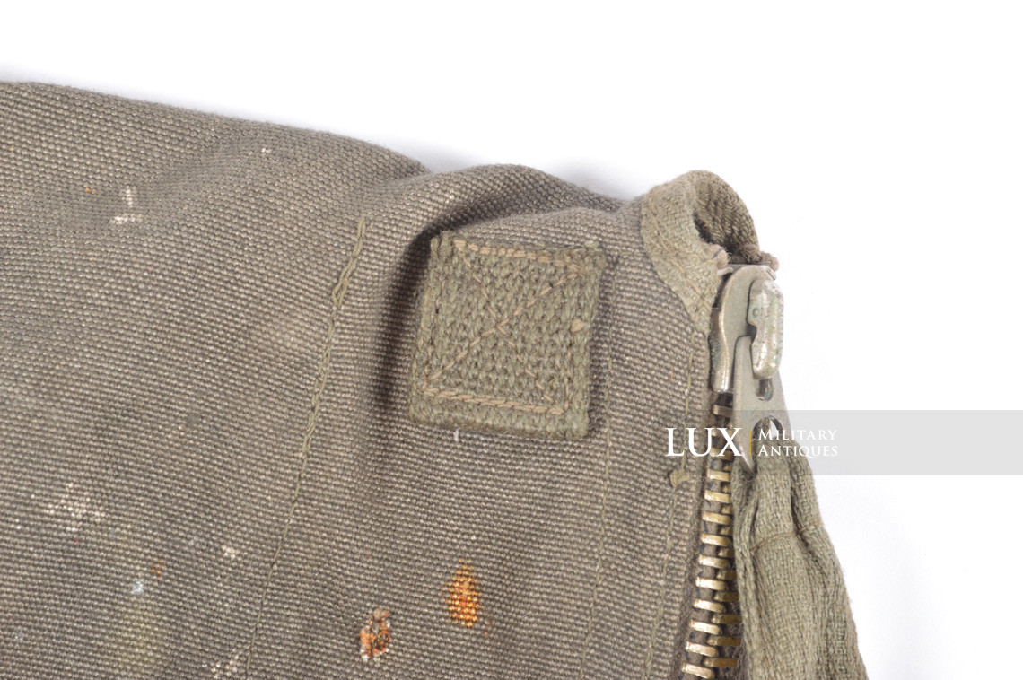 Late-war German paratrooper gas mask carrying bag, « ebd / woodwork find » - photo 11