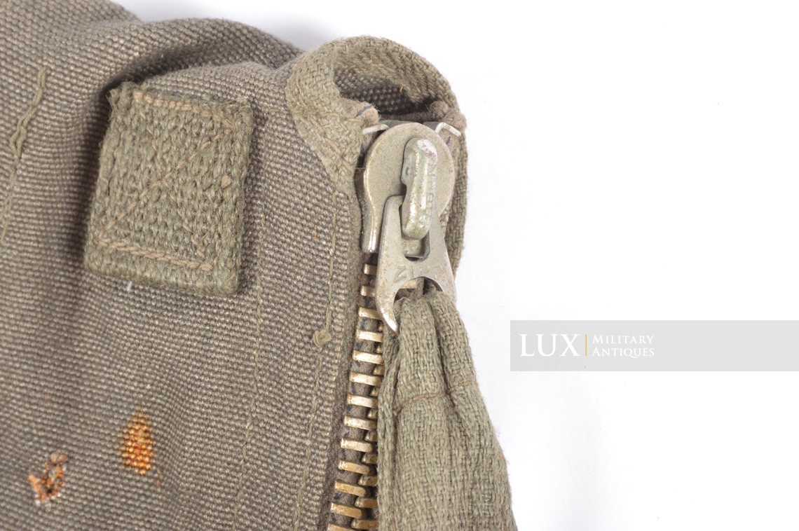 Late-war German paratrooper gas mask carrying bag, « ebd / woodwork find » - photo 12