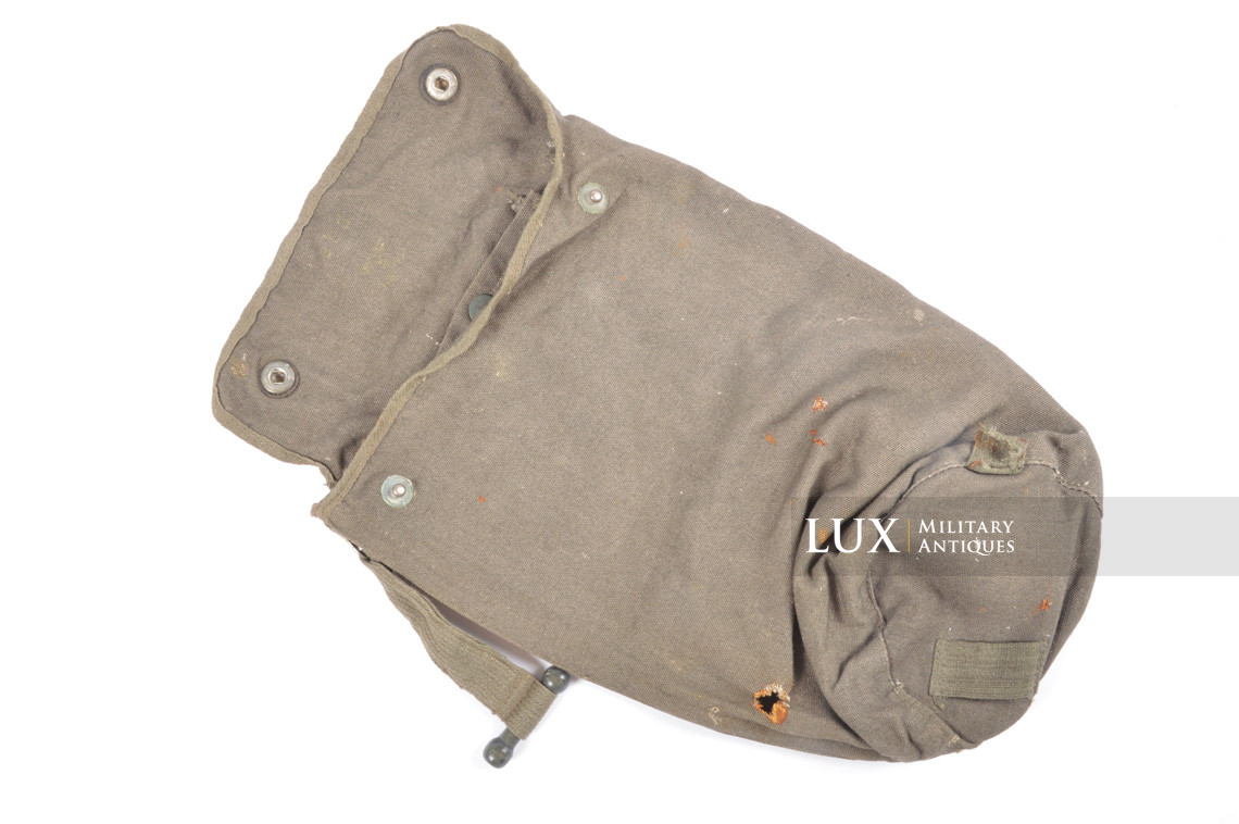 Late-war German paratrooper gas mask carrying bag, « ebd / woodwork find » - photo 15