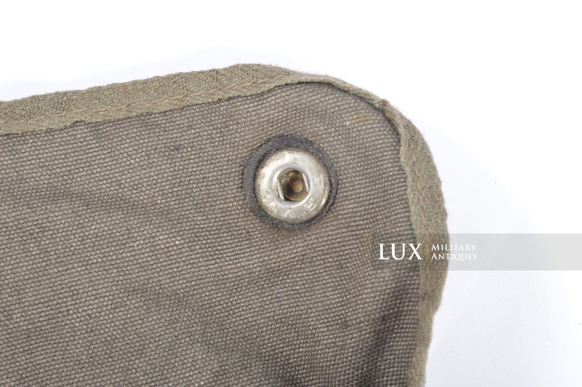 Late-war German paratrooper gas mask carrying bag, « ebd / woodwork find » - photo 18