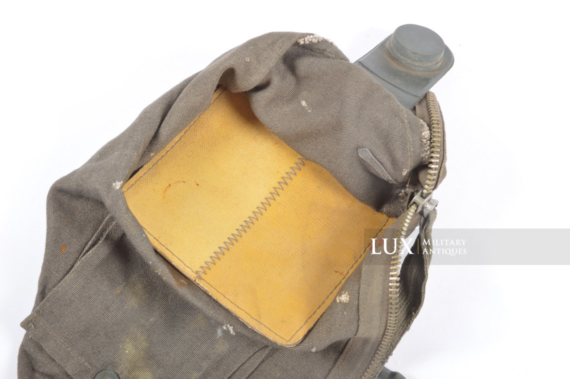 Late-war German paratrooper gas mask carrying bag, « ebd / woodwork find » - photo 20