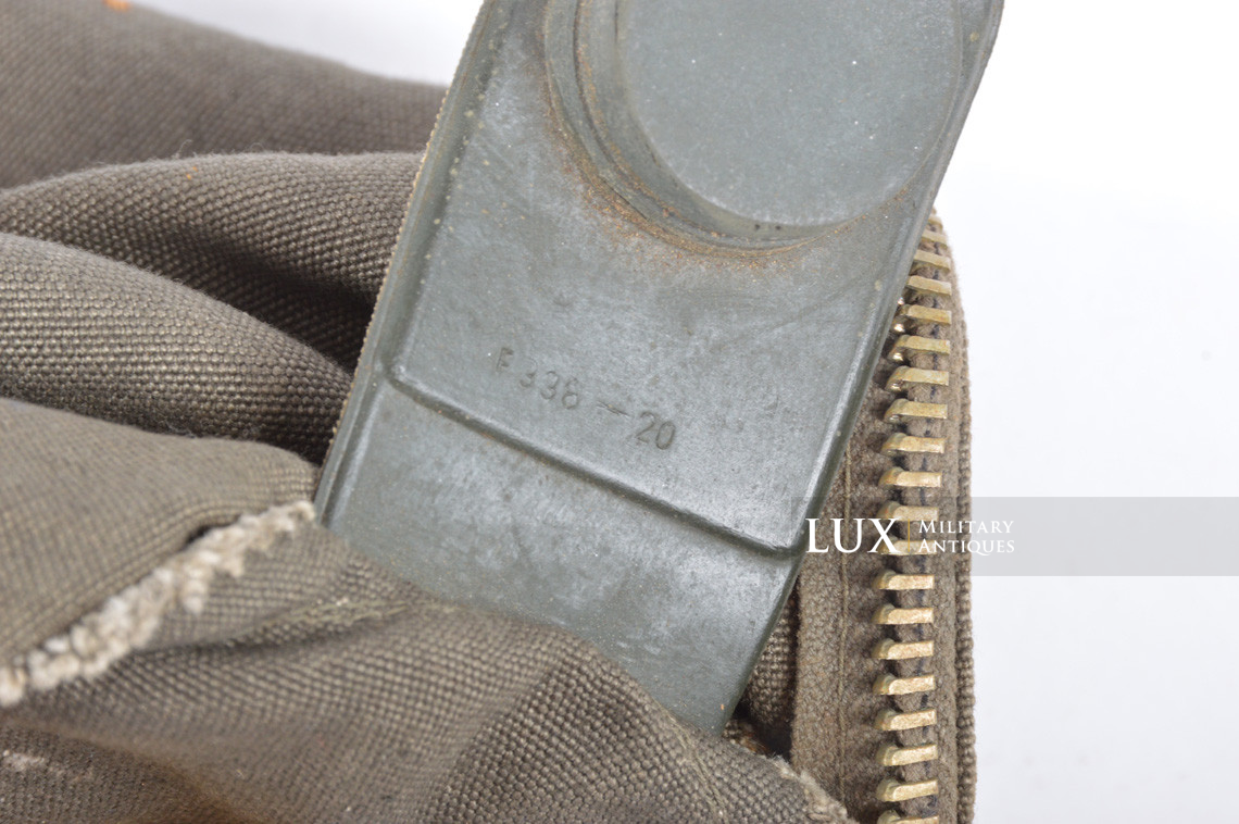 Late-war German paratrooper gas mask carrying bag, « ebd / woodwork find » - photo 21