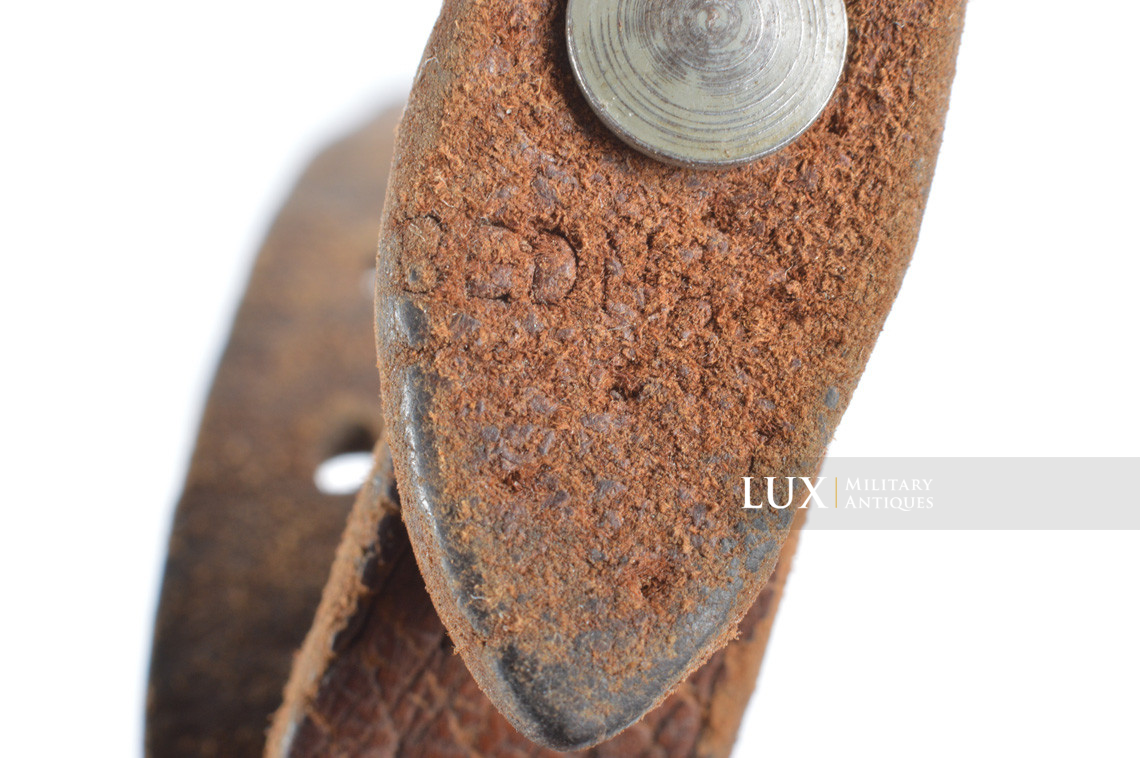 Mid-war German helmet chinstrap in brown pigskin leather, « BEDNA » - photo 12