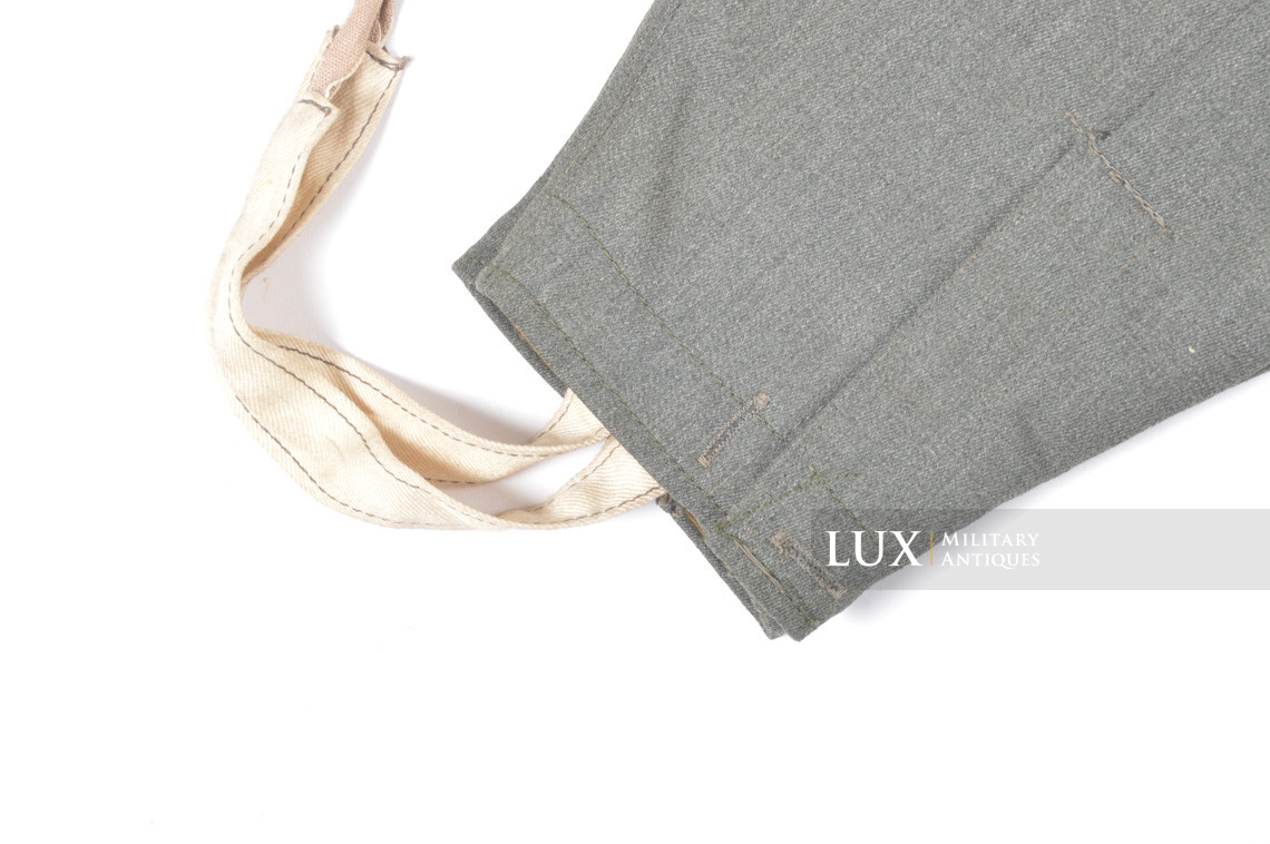 Unissued Heer / Waffen-SS M43 gabardine combat trousers, « Keilhose » - photo 10