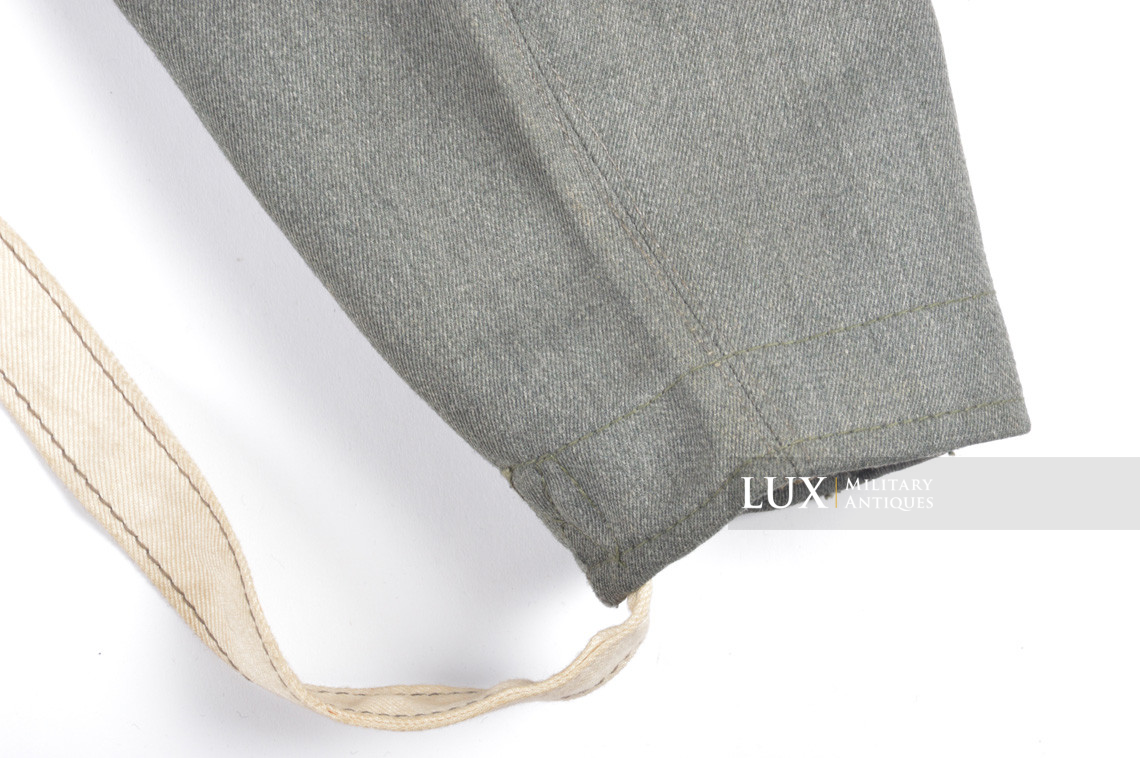 Unissued Heer / Waffen-SS M43 gabardine combat trousers, « Keilhose » - photo 19