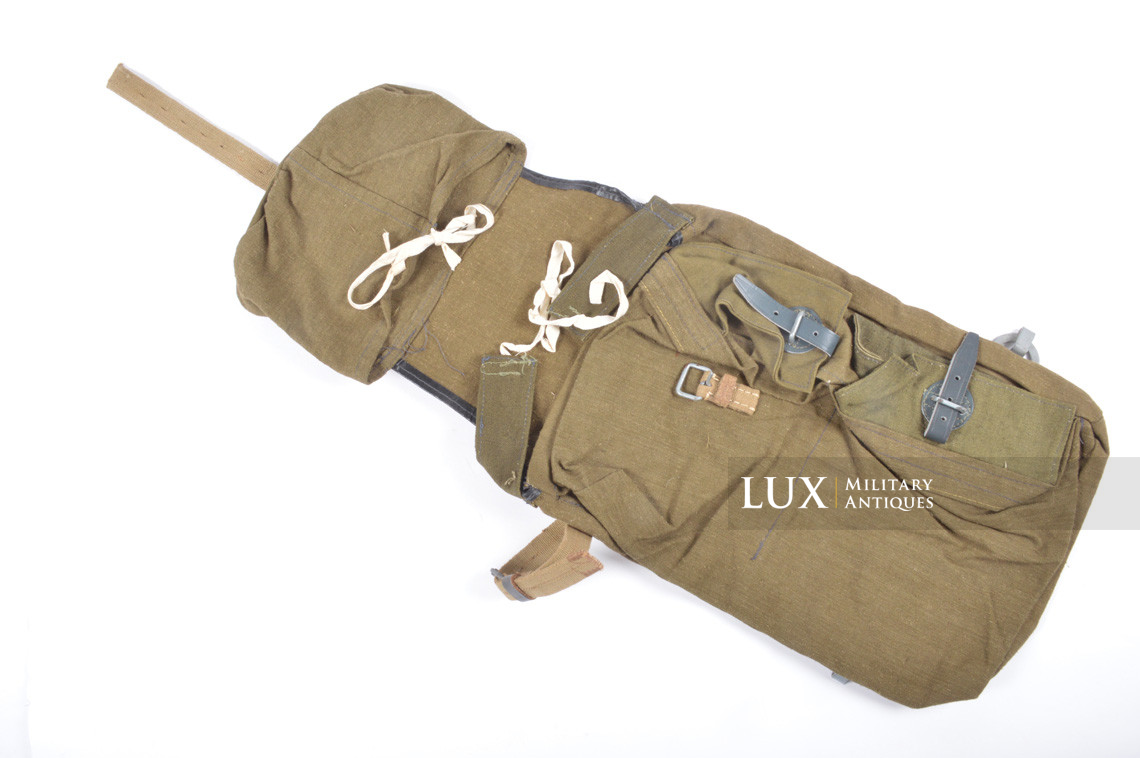 Unissued German late-war pioneer combat assault backpack - photo 17