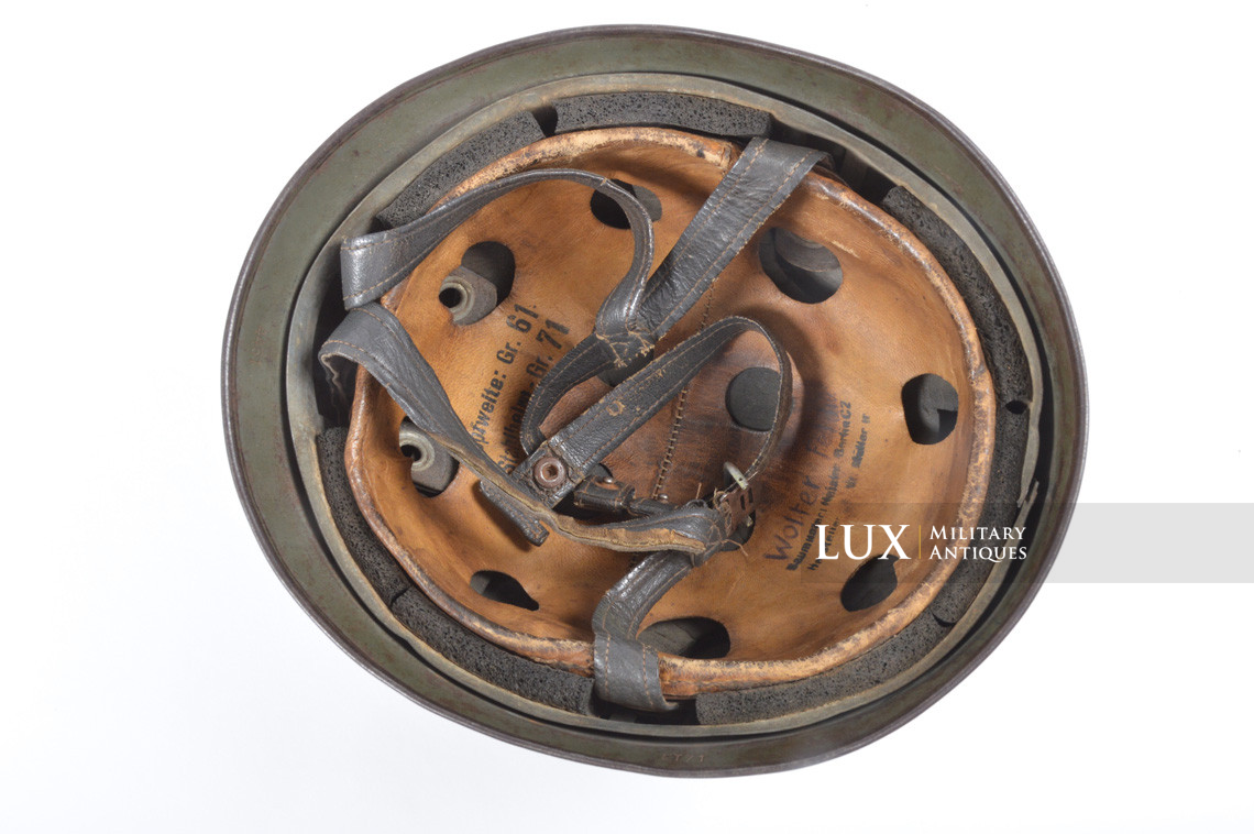 Casque parachutiste allemand M38 double insigne camouflé « FJR6 » - photo 17