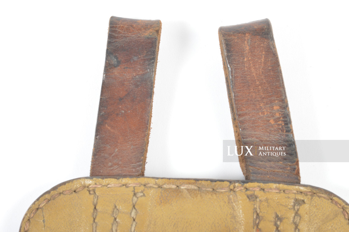 German late-war tan pressed cardboard entrenching tool carrying case - photo 8