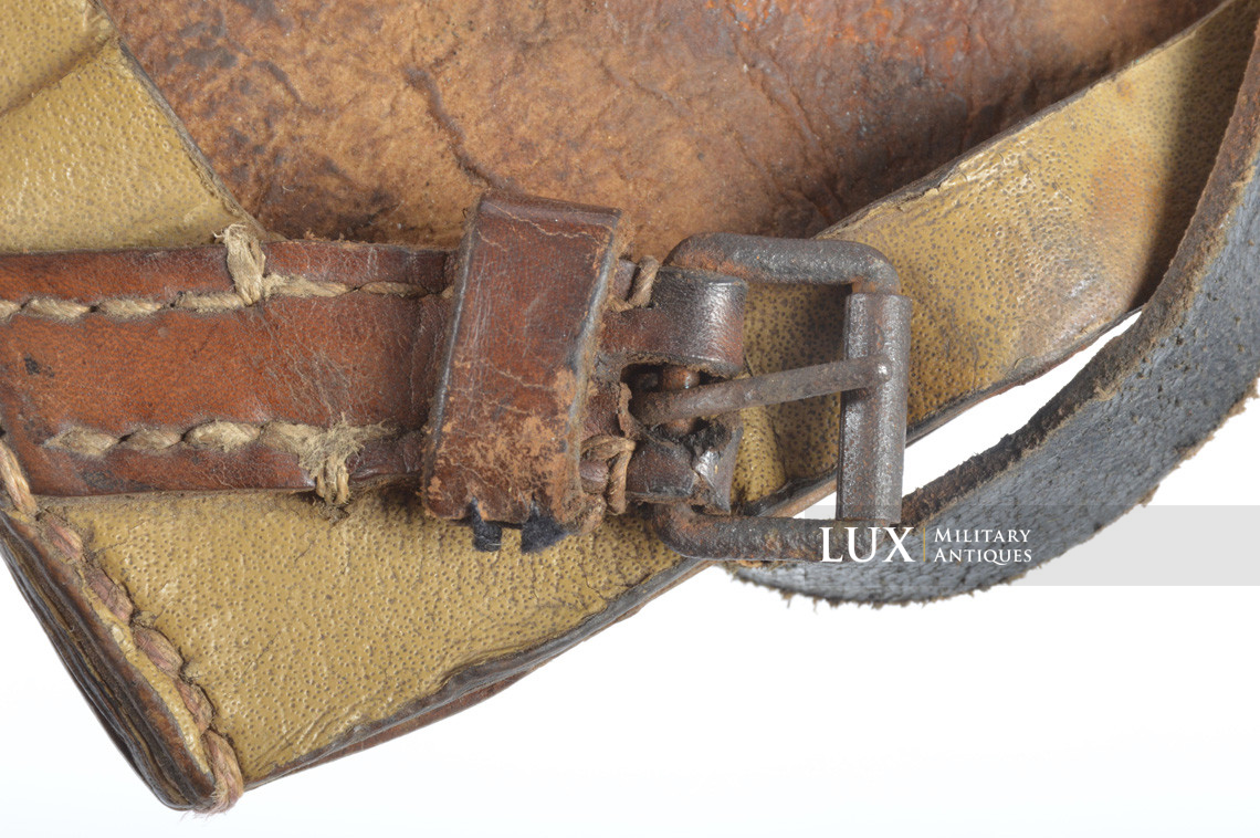 German late-war tan pressed cardboard entrenching tool carrying case - photo 11