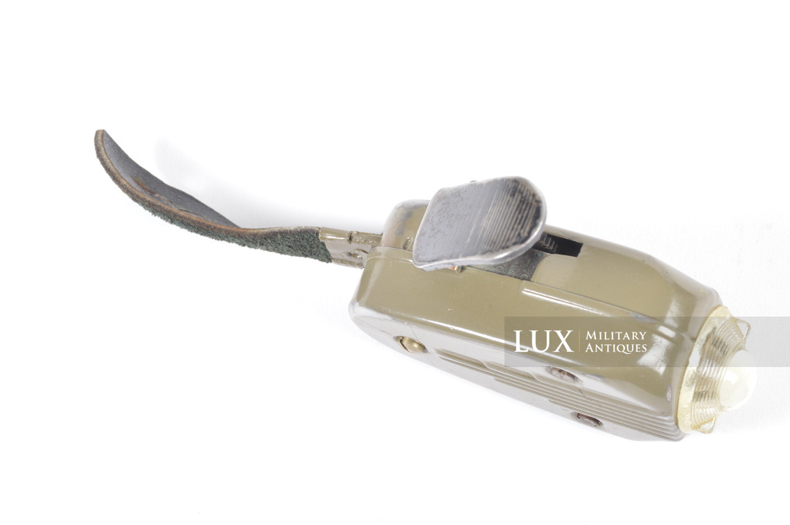 Rare German issue hand generator field flashlight, « Wehrmachteigentum » - photo 8