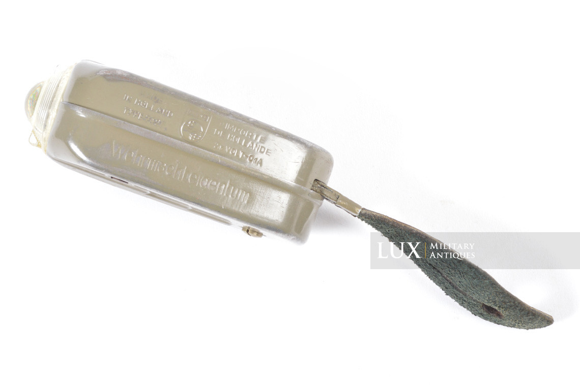 Rare German issue hand generator field flashlight, « Wehrmachteigentum » - photo 9