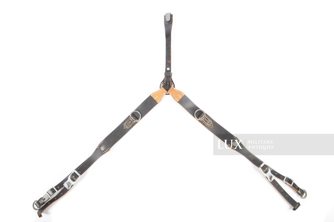 Unissued German late war leather combat Ystraps, « RBNr