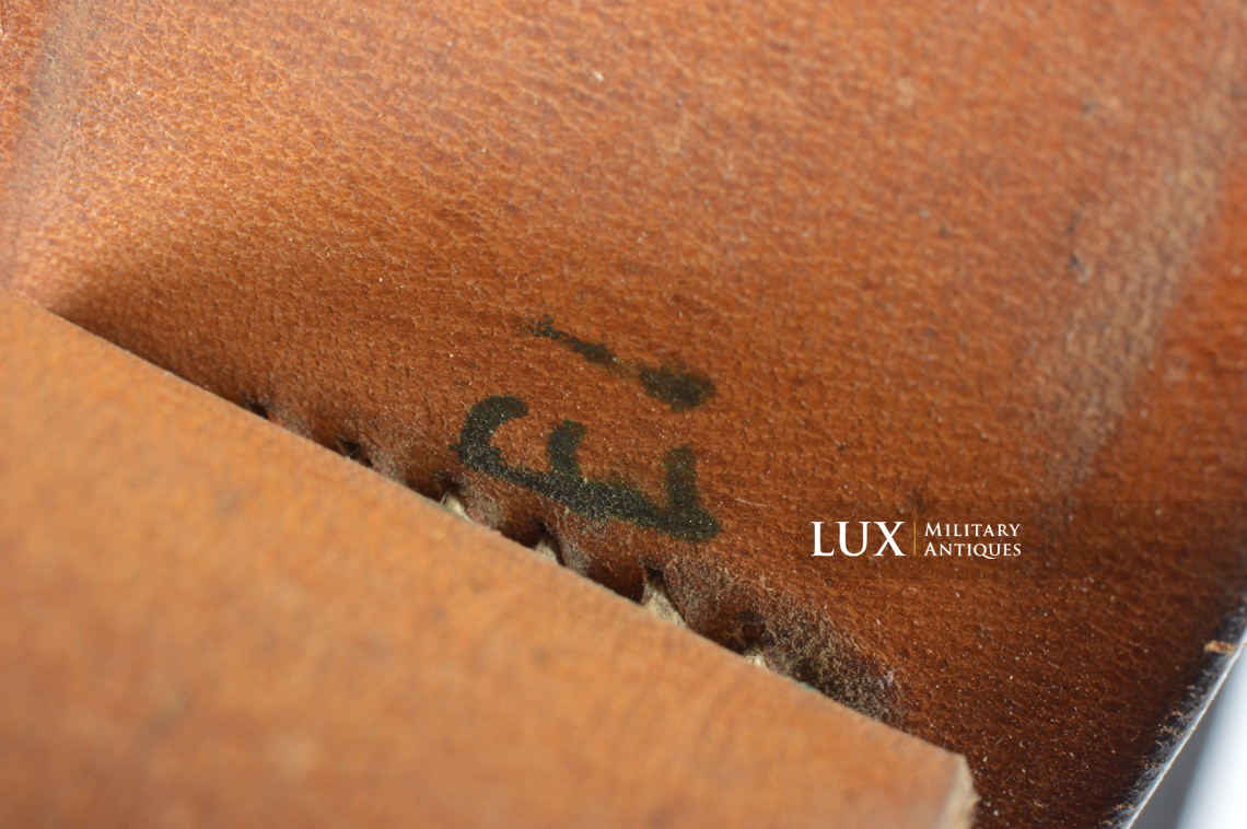 Mid-war German Luftwaffe combat service leather belt, « Eigentum D. Waffen » - photo 11