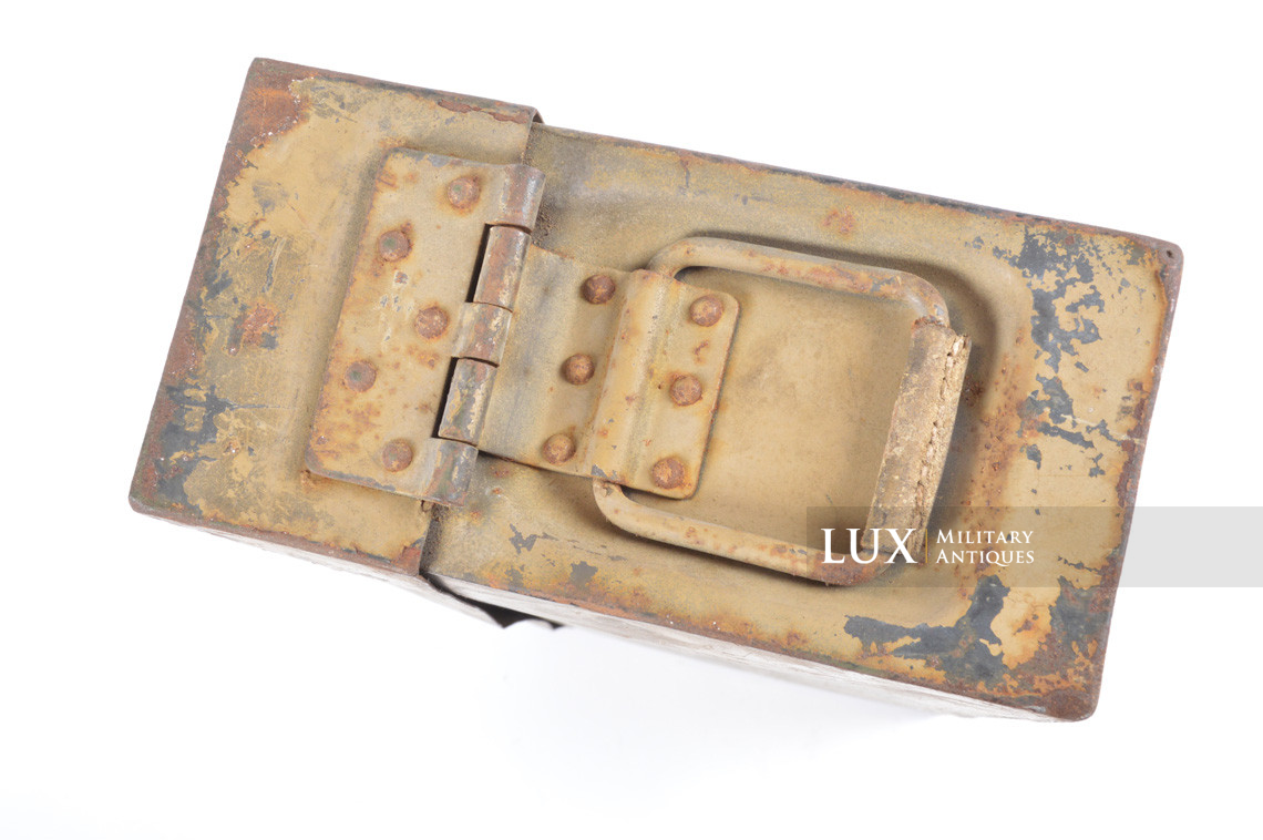 German early-war two ton camouflage MG34/42 ammunitions case - photo 23