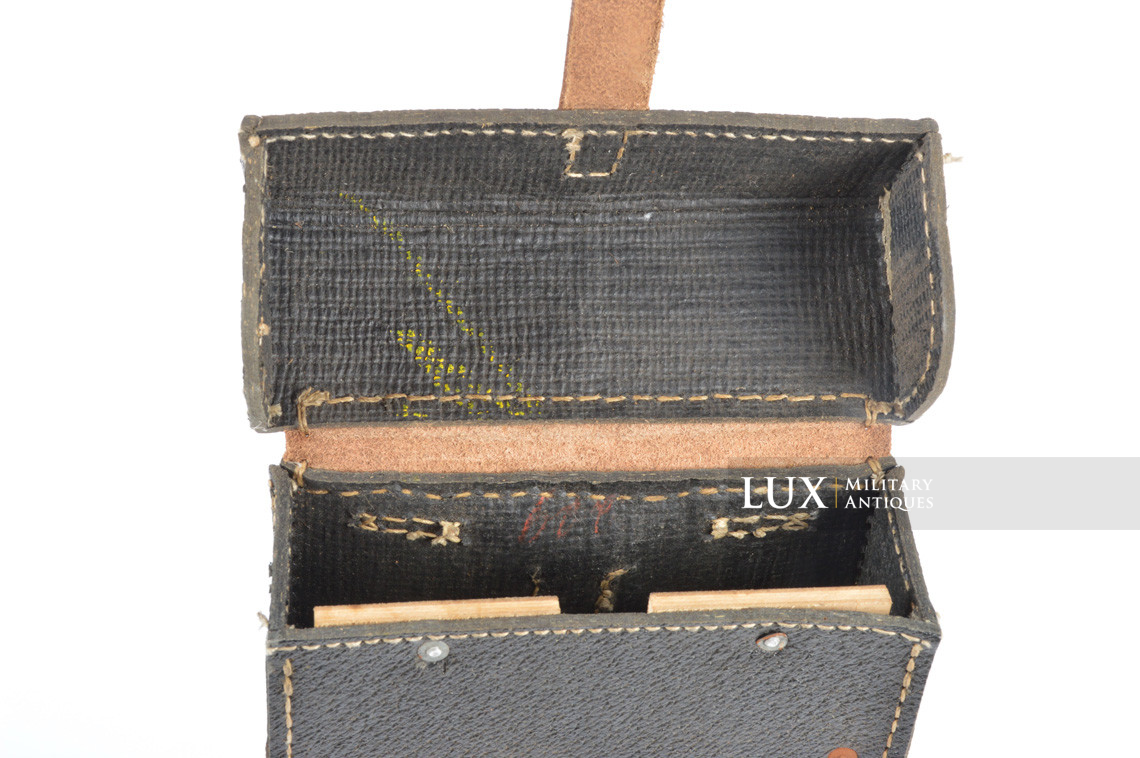 Unissued MG34/42 gunner's belt pouch in black pressed cardboard - photo 8