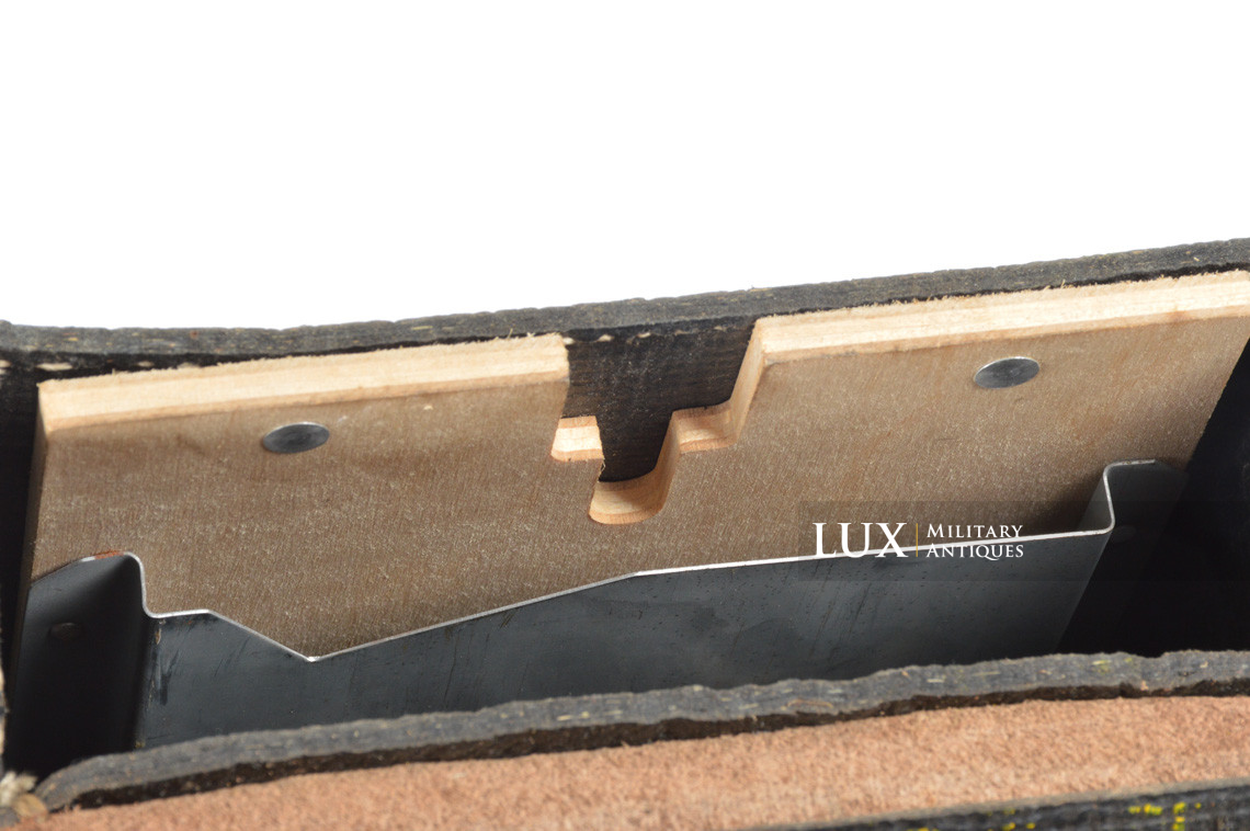 Unissued MG34/42 gunner's belt pouch in black pressed cardboard - photo 9