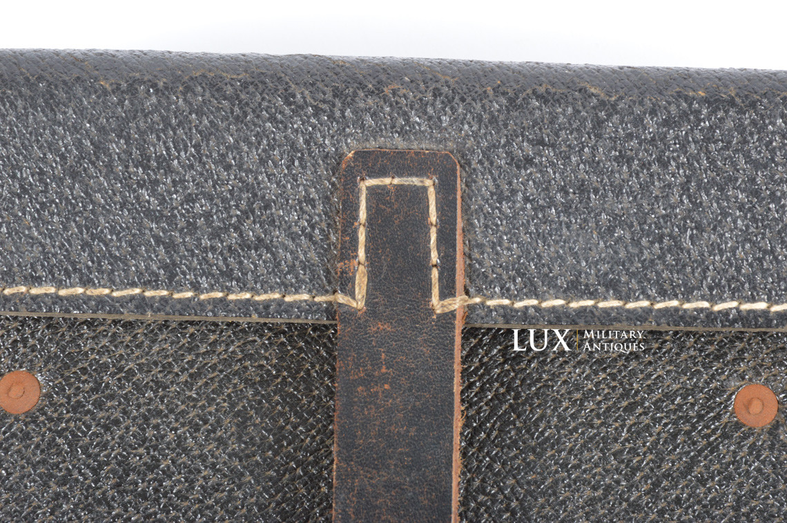 Unissued MG34/42 gunner's belt pouch in black pressed cardboard - photo 7