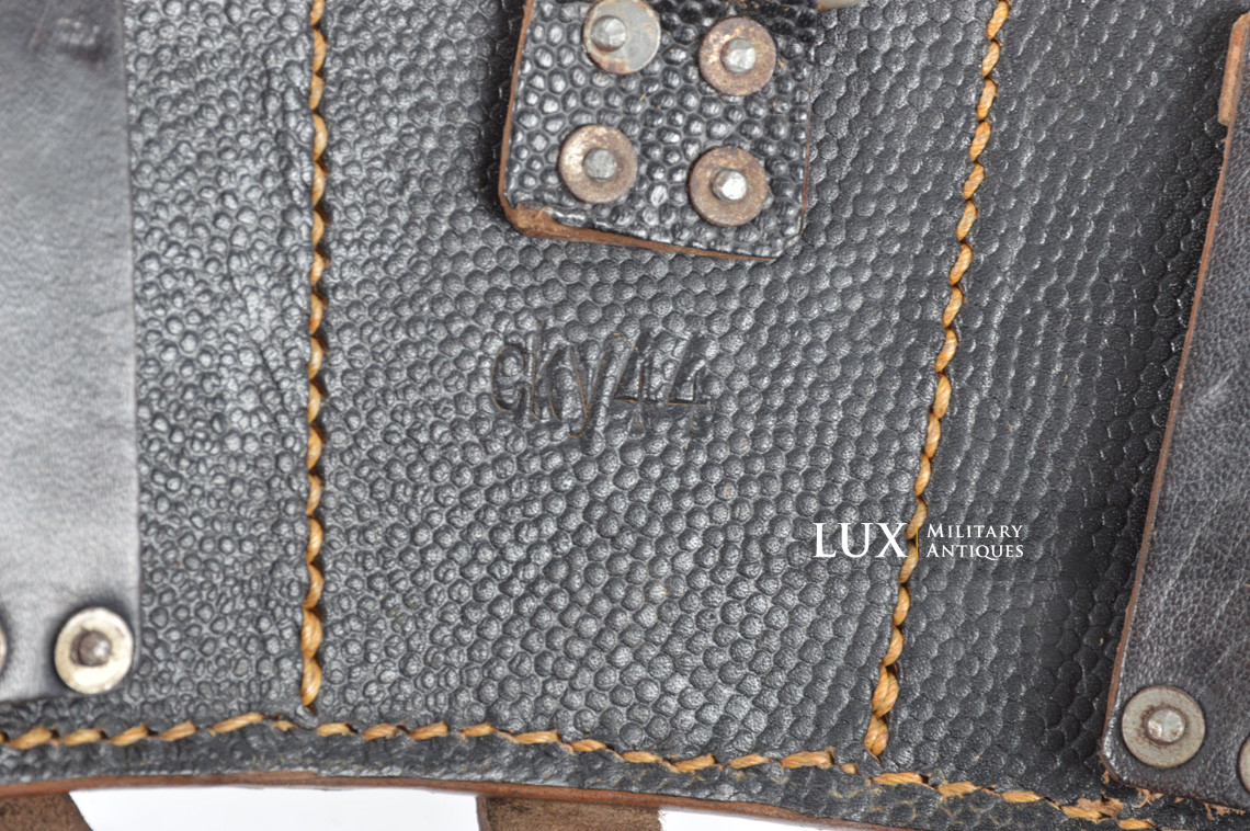 Unissued matching pair of late war k98 ammunition pouches, « cky44 » - photo 17