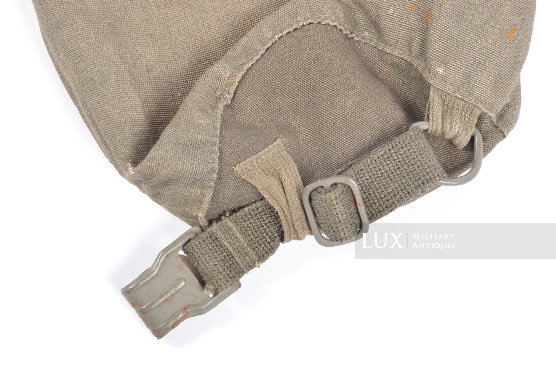 Late-war German paratrooper gas mask carrying bag, « ebd » - photo 8