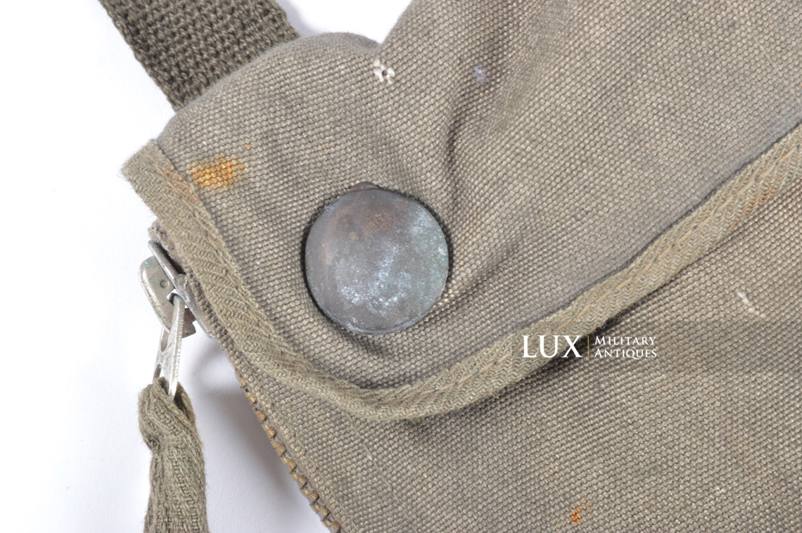 Late-war German paratrooper gas mask carrying bag, « ebd » - photo 10