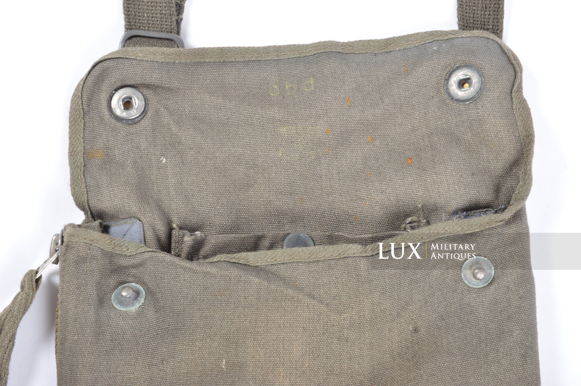 Late-war German paratrooper gas mask carrying bag, « ebd » - photo 13