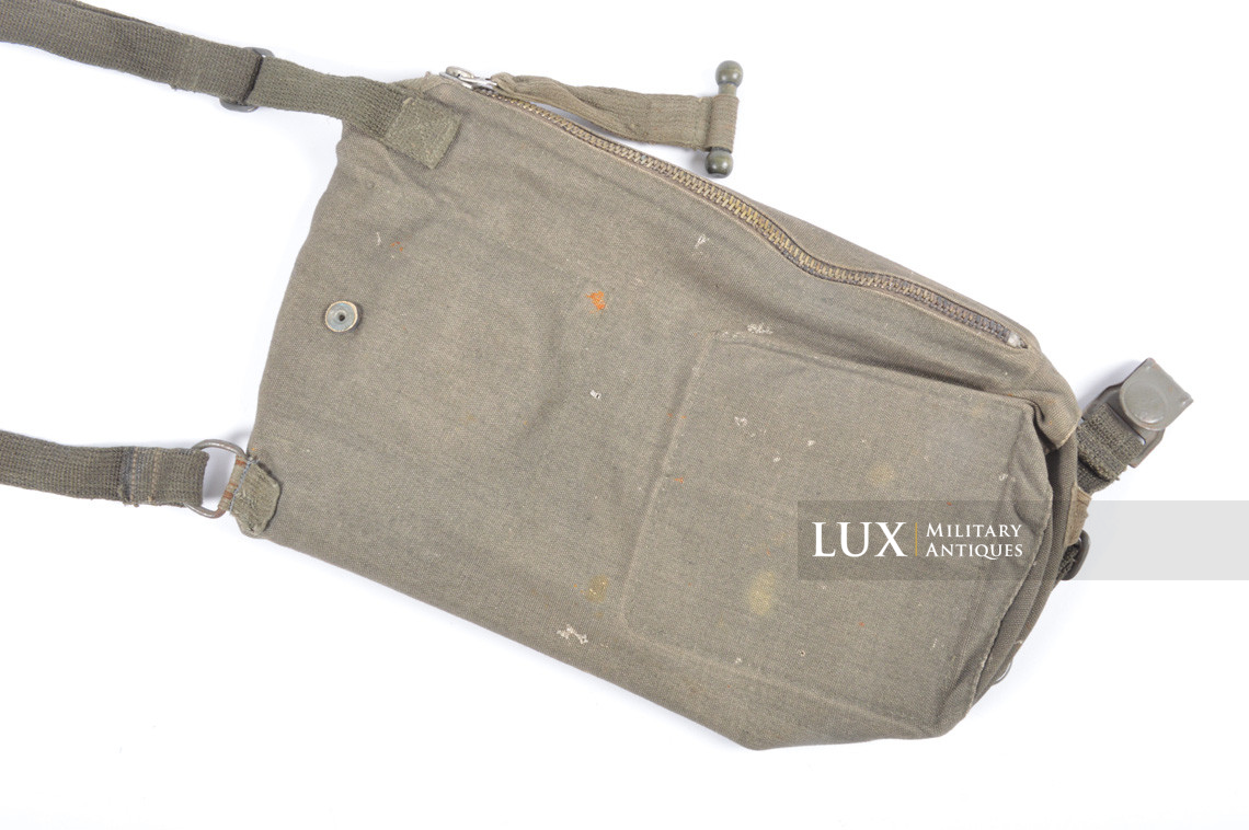 Late-war German paratrooper gas mask carrying bag, « ebd » - photo 17