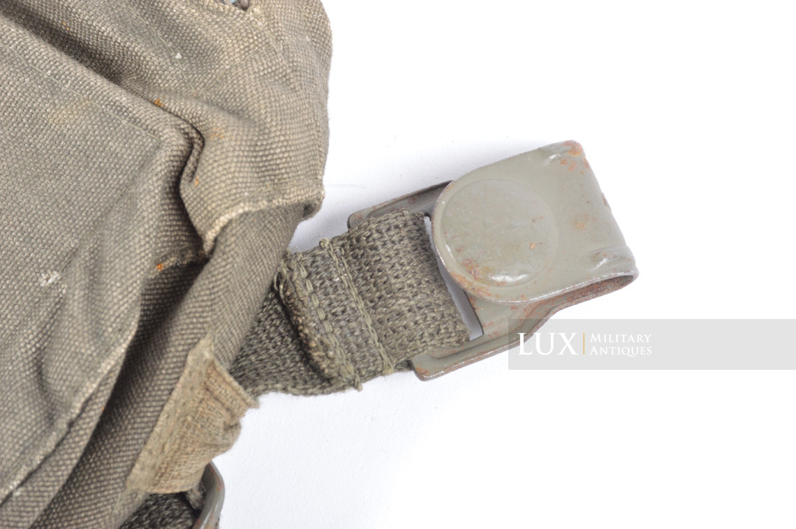 Late-war German paratrooper gas mask carrying bag, « ebd » - photo 18