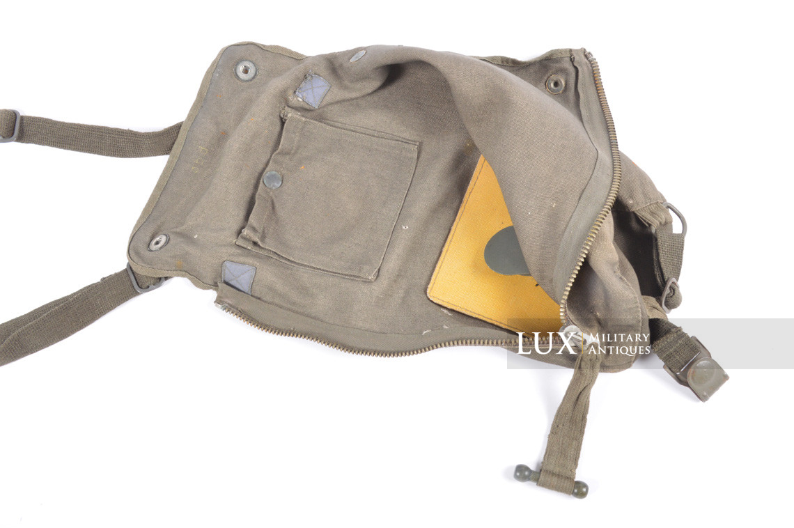 Late-war German paratrooper gas mask carrying bag, « ebd » - photo 25