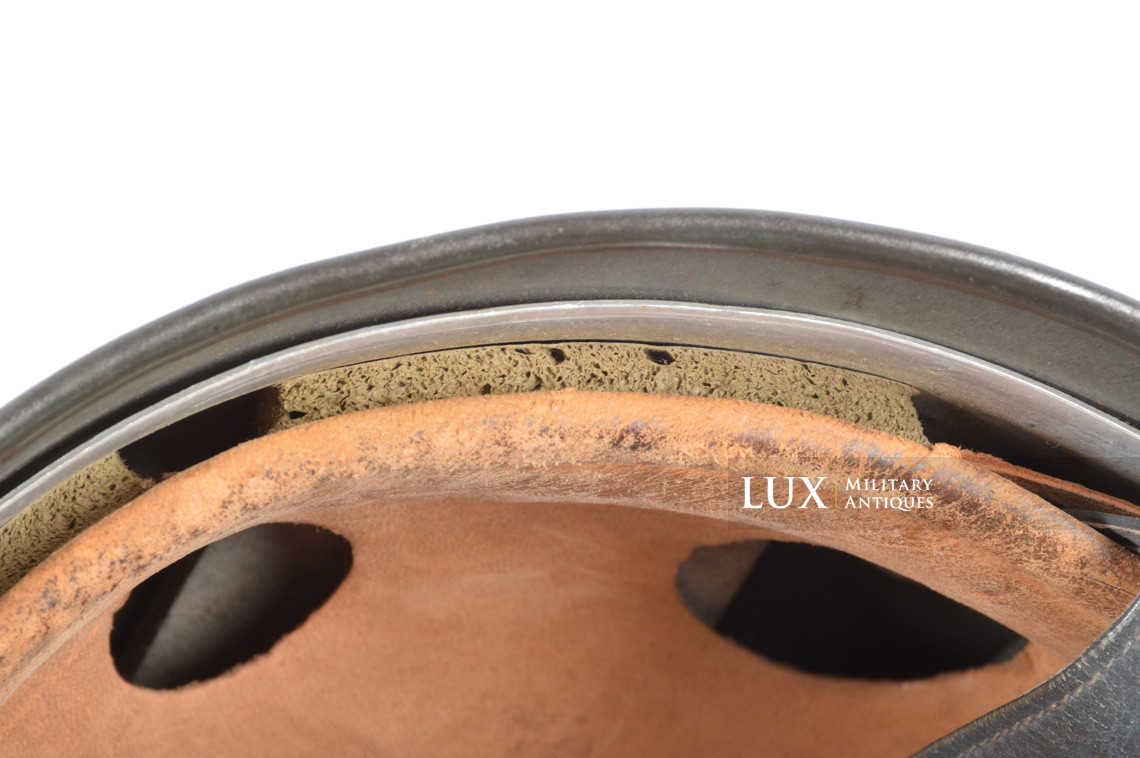 Late war M38 German Paratrooper combat helmet, « ckl68 » - photo 39