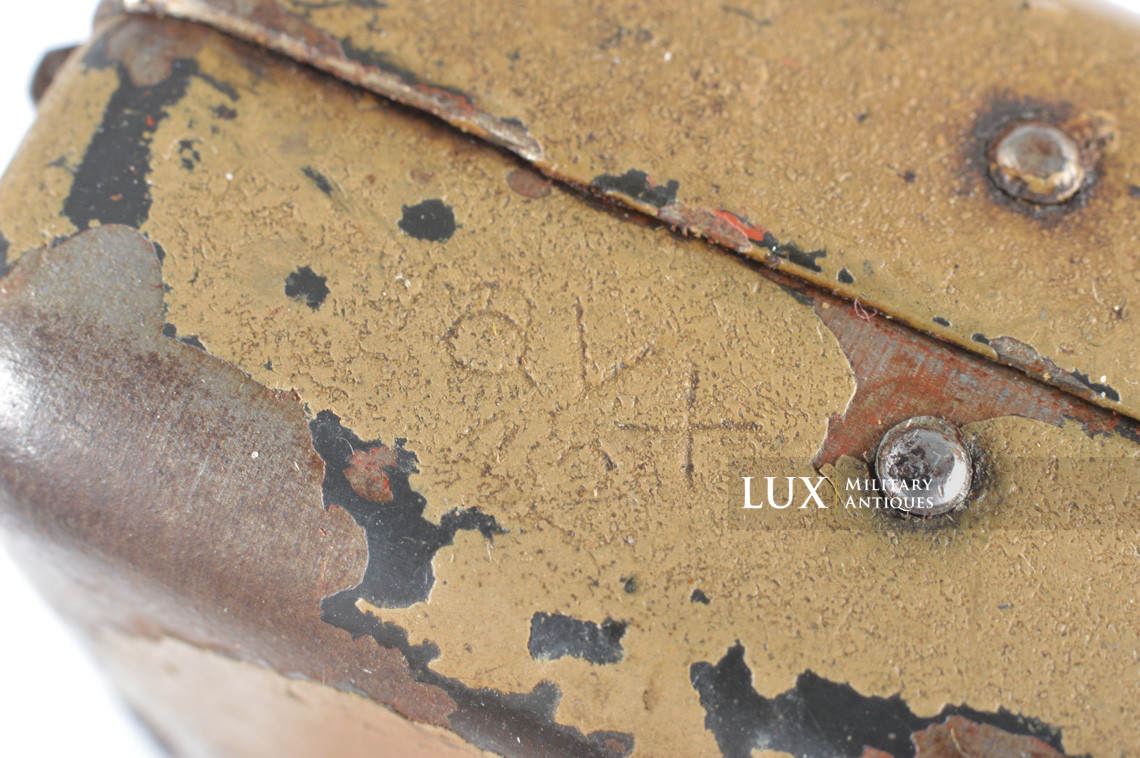 Très rare boîte accessoires / outils du mortier allemand 8cm « Zubehör f. 8cm Gr.W. 34 » en peinture jaune sable - photo 10