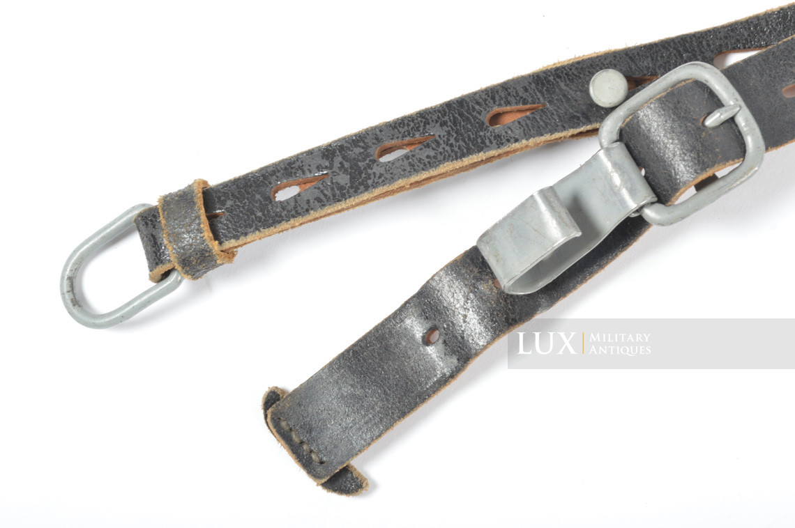 Unissued late-war Heer / Waffen-SS Y-straps, riveted construction, « RBNr. 0/0766/0004 » - photo 7