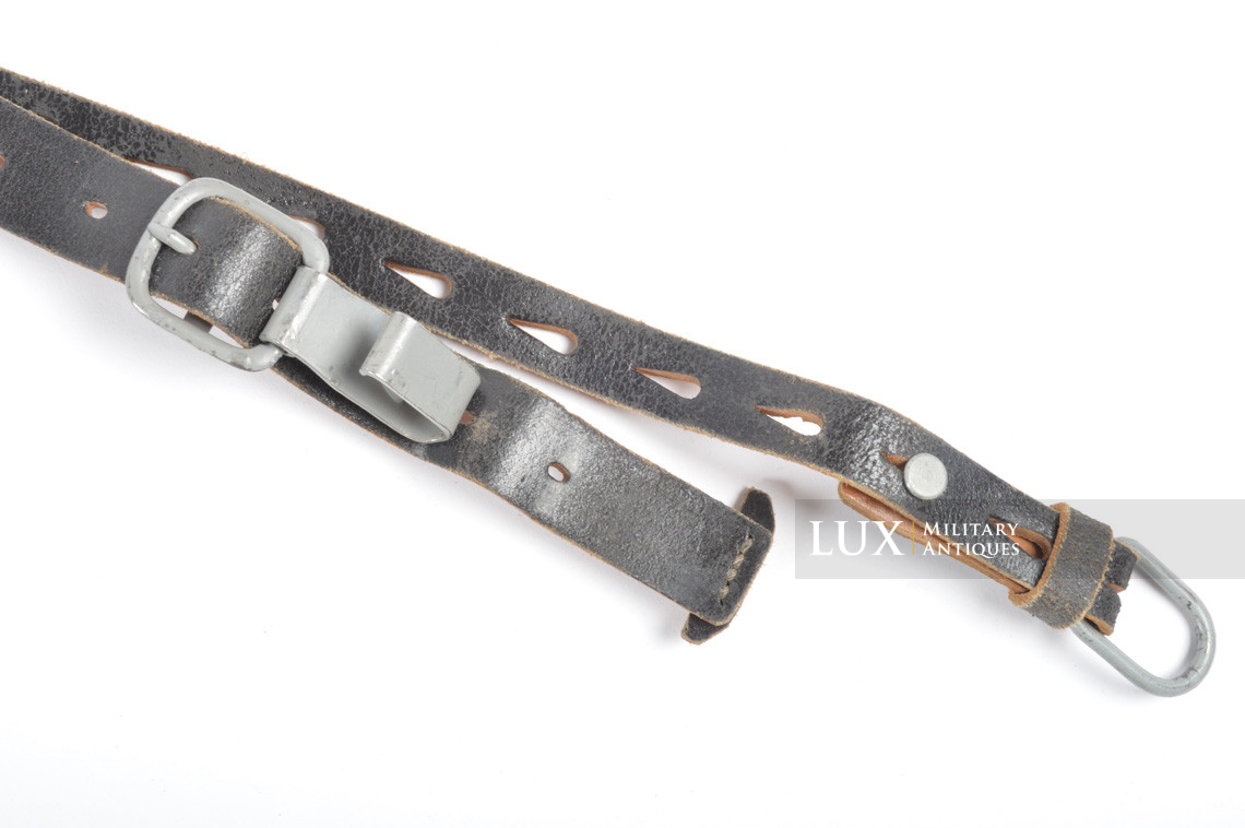 Unissued late-war Heer / Waffen-SS Y-straps, riveted construction, « RBNr. 0/0766/0004 » - photo 13