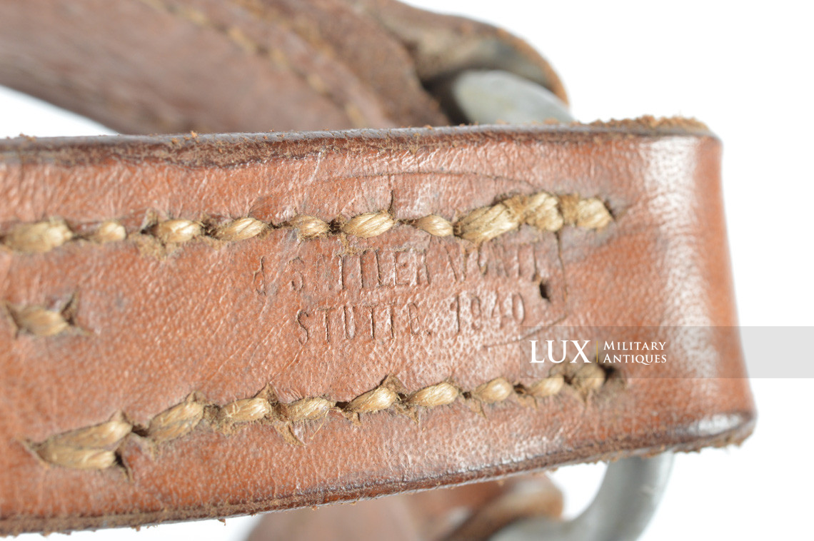 Unissued light Y-straps in natural brown leather, « 1940 » - photo 17