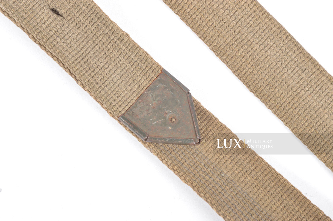 Late-war German field telephone carrying strap in green webbing - photo 8