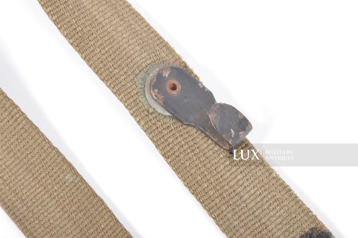 Late-war German field telephone carrying strap in green webbing - photo 10