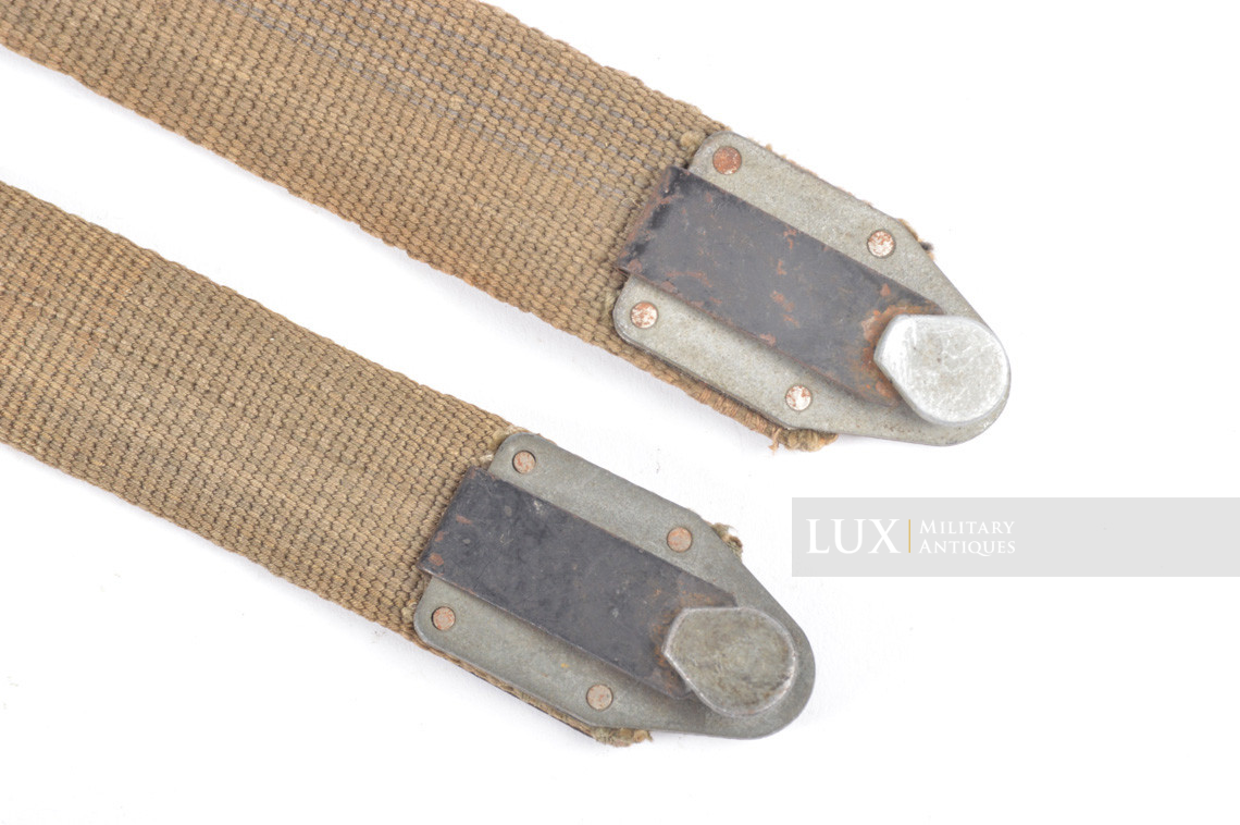 Late-war German field telephone carrying strap in green webbing - photo 12
