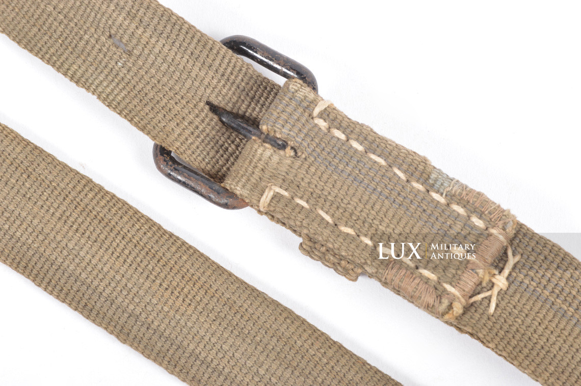 Late-war German field telephone carrying strap in green webbing - photo 13