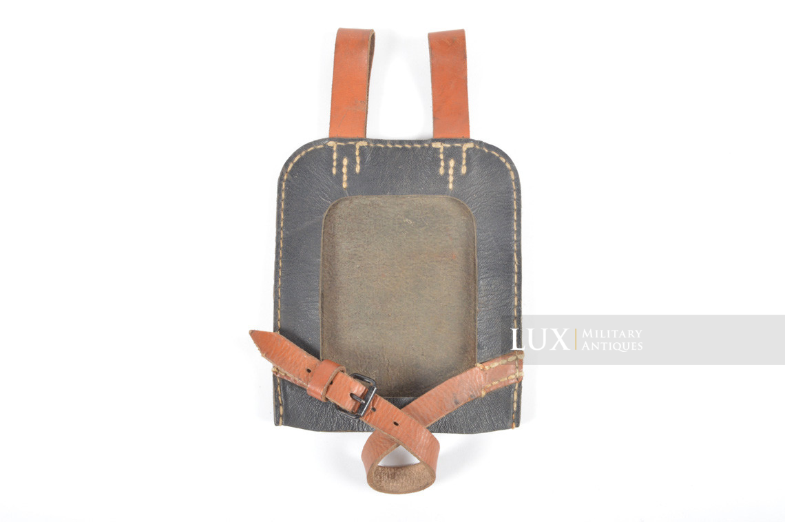 German entrenching tool carrying case in black pressed cardboard, « jqh 1944 » - photo 4
