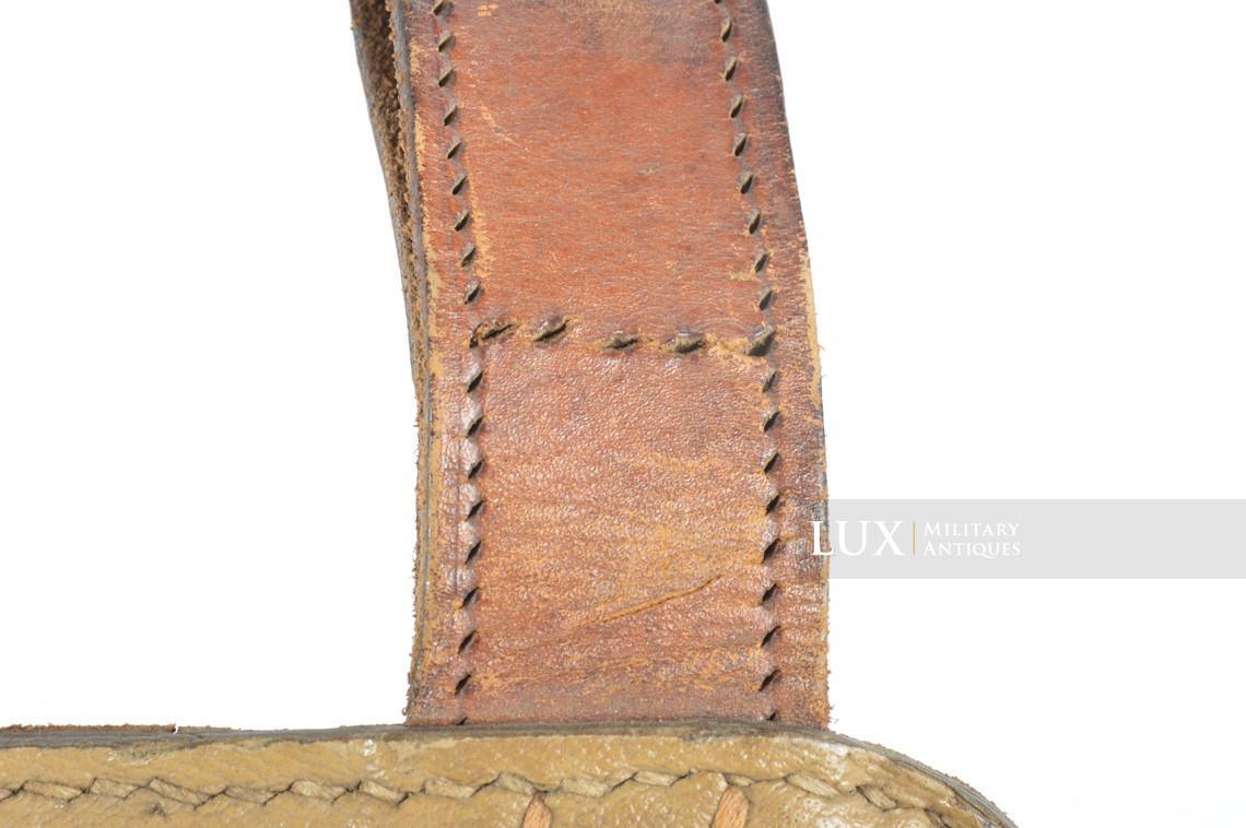 Rare German late-war tan pressed cardboard entrenching tool carrying case, « kkd 1944 » - photo 10