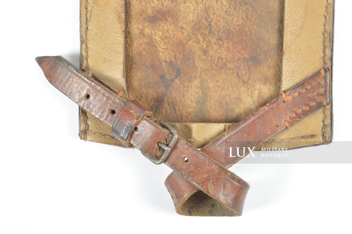 Rare German late-war tan pressed cardboard entrenching tool carrying case, « kkd 1944 » - photo 13
