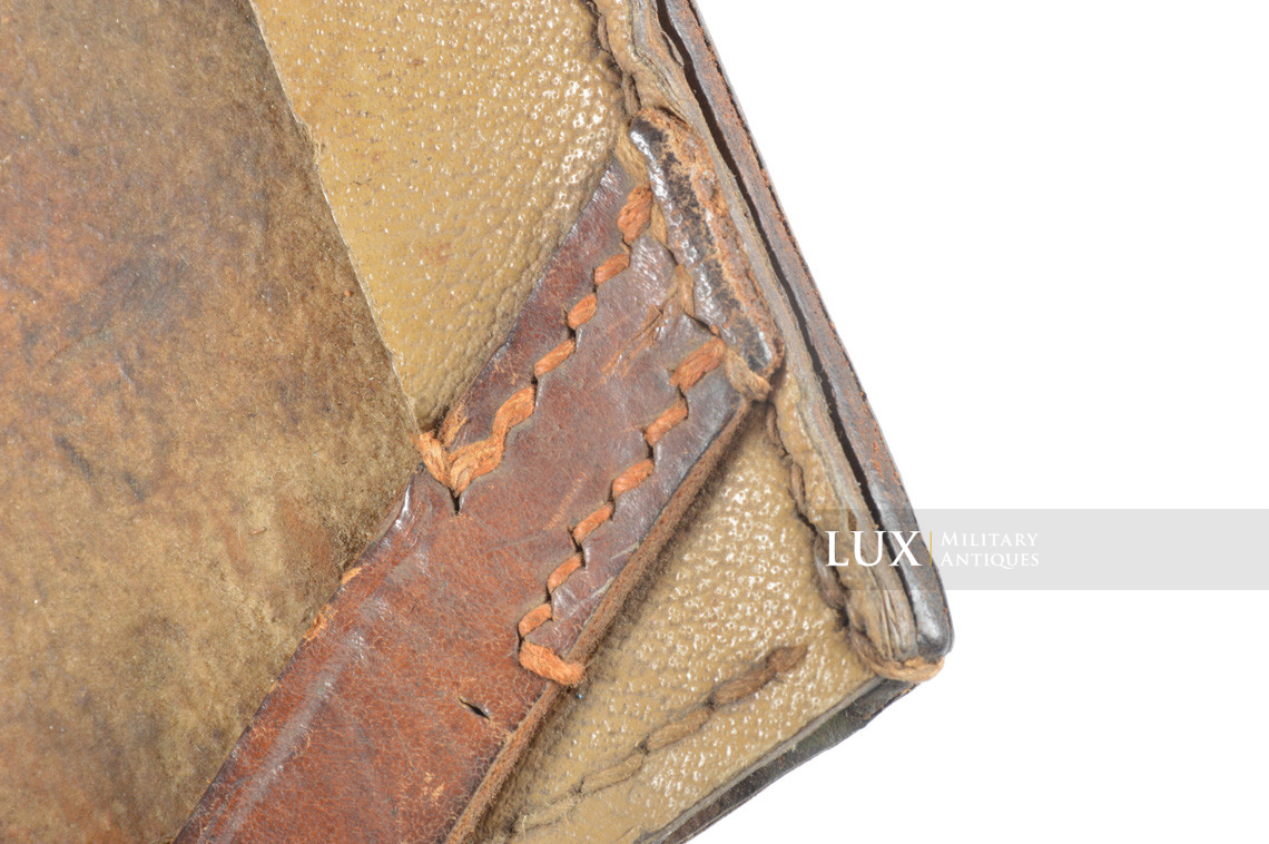 Rare German late-war tan pressed cardboard entrenching tool carrying case, « kkd 1944 » - photo 15
