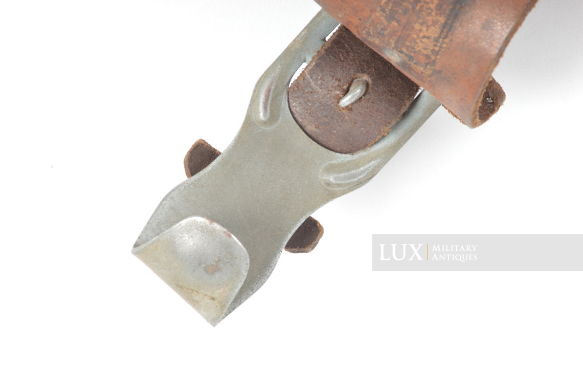 Early Luftwaffe Y-straps in chocolate brown leather, « LBA / Flak Reg. » - photo 11