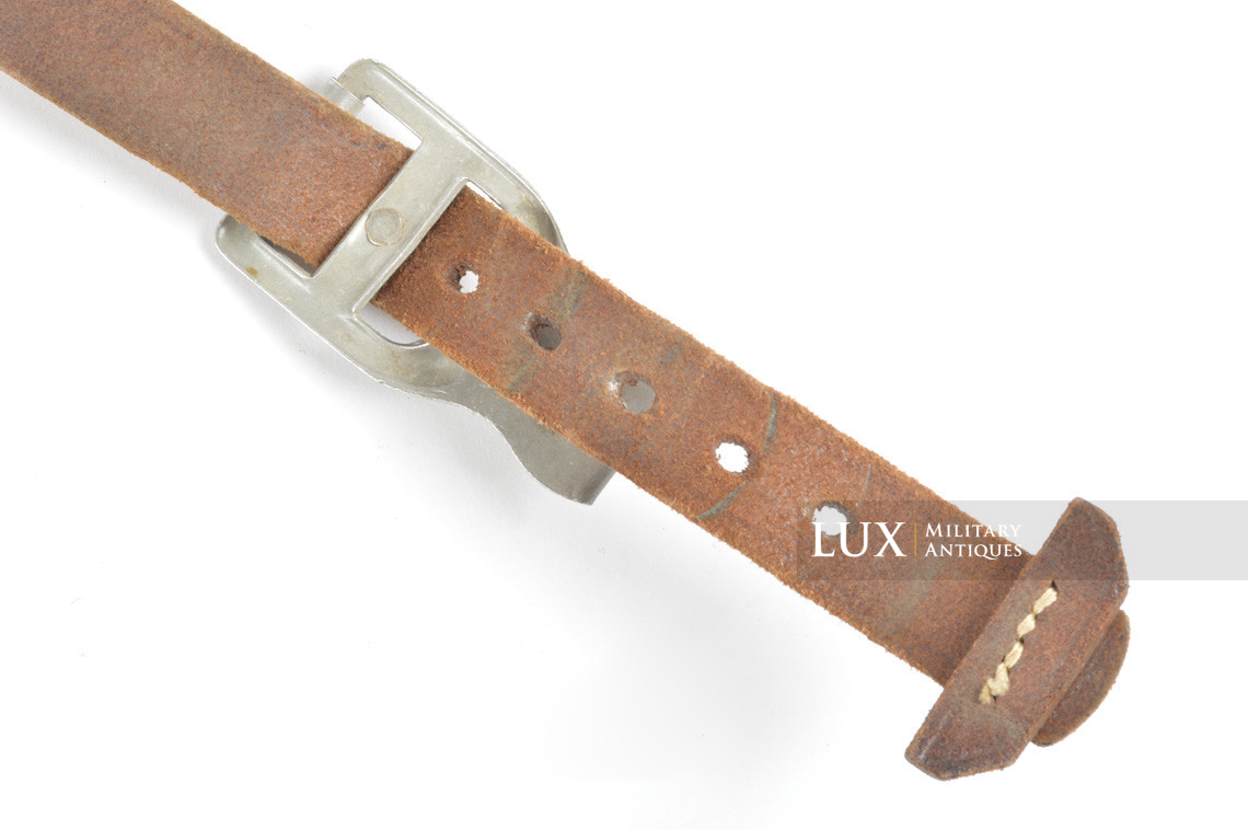 German light Y-straps in natural brown leather, « 1939 » - photo 15
