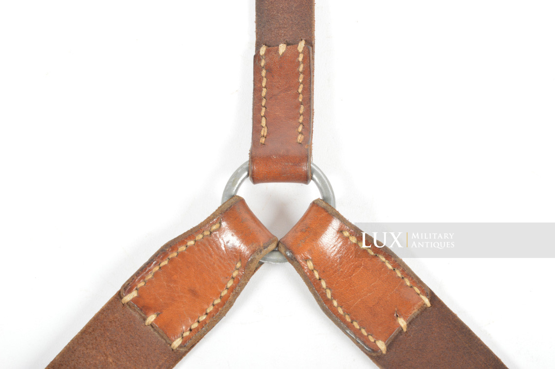 German light Y-straps in natural brown leather, « 1939 » - photo 16