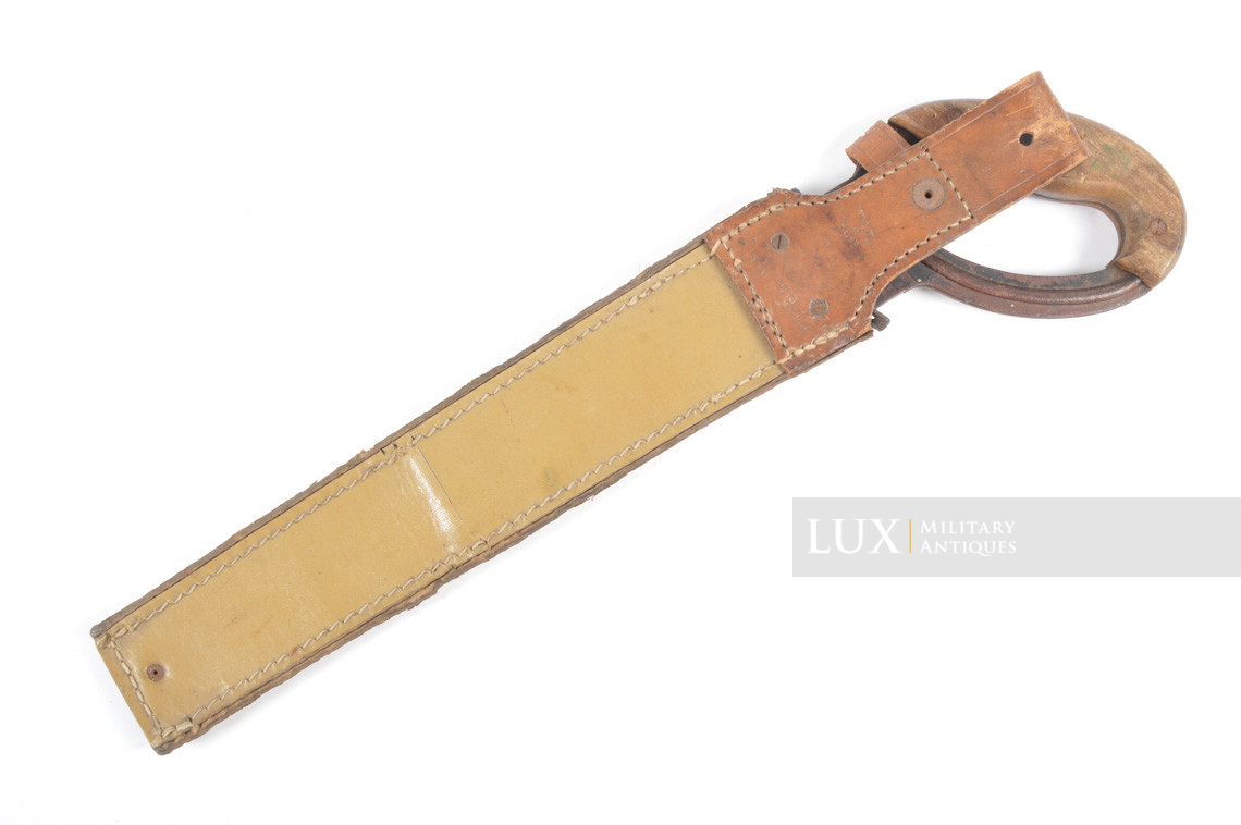 Rare German short combat engineer's field saw & tan pressed cardboard scabbard, « dob 1944 » - photo 9