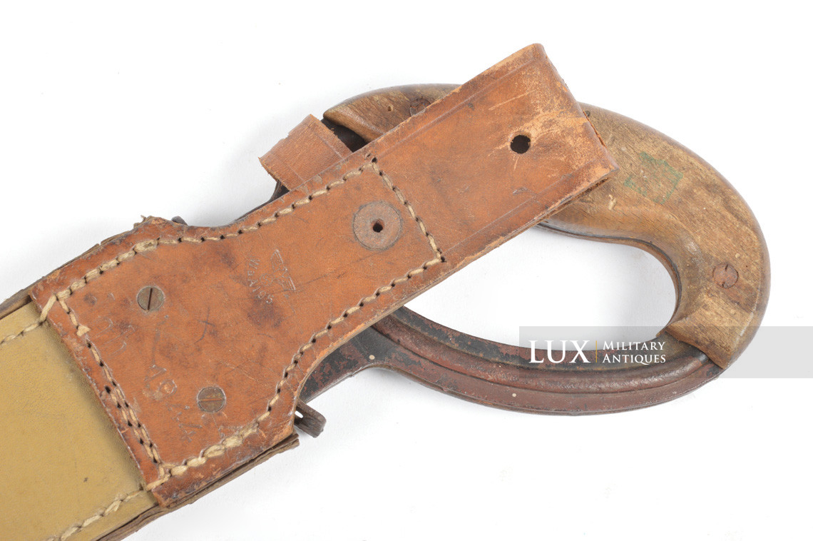 Rare German short combat engineer's field saw & tan pressed cardboard scabbard, « dob 1944 » - photo 10